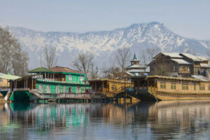 cheapest tour packages for Kashmir